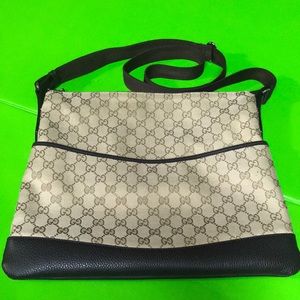 Gucci Signature logo crossbody bag